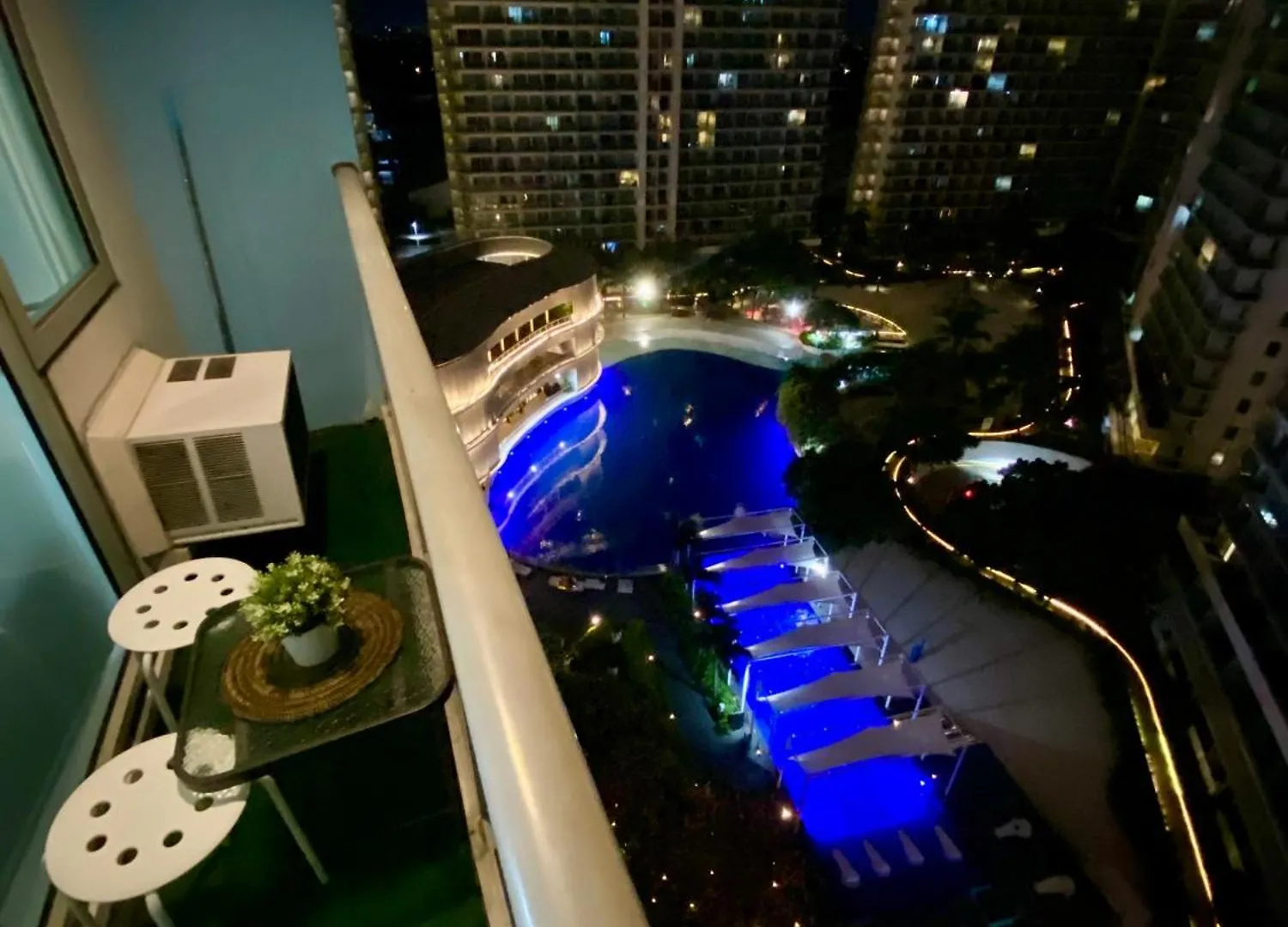 Hotel Azure Staycation Ph 1503 Manila